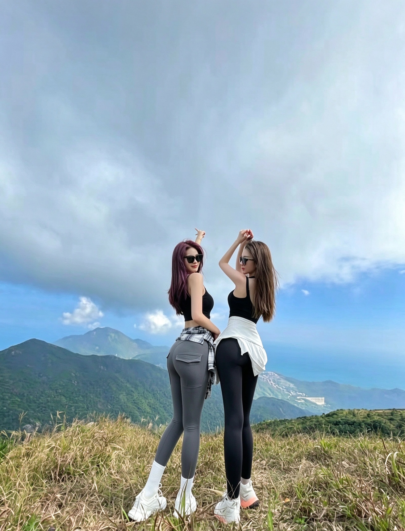 山间游玩照片